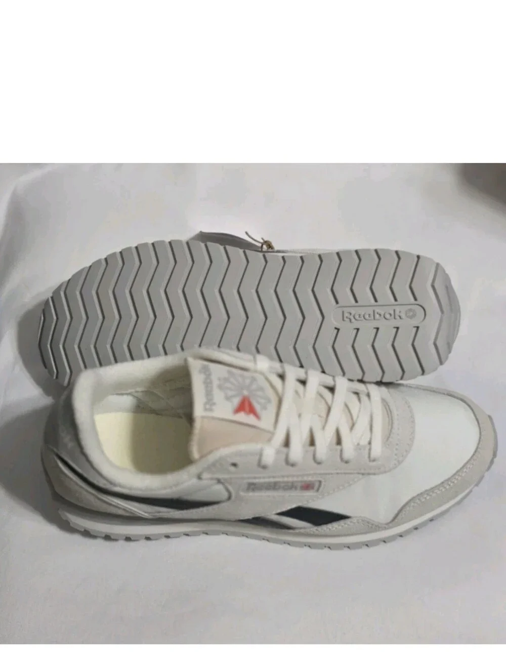 Reebok Classic AZ Chalk/chalk/Grey Running Sneakers
